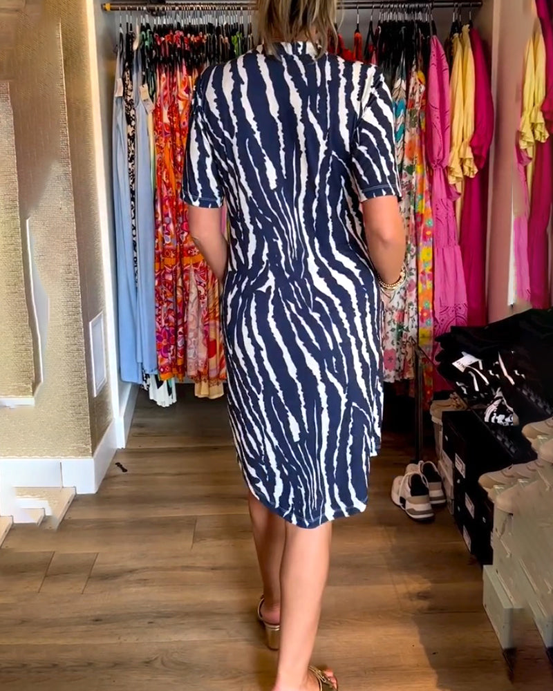 Contrast print pocket V-neck dress