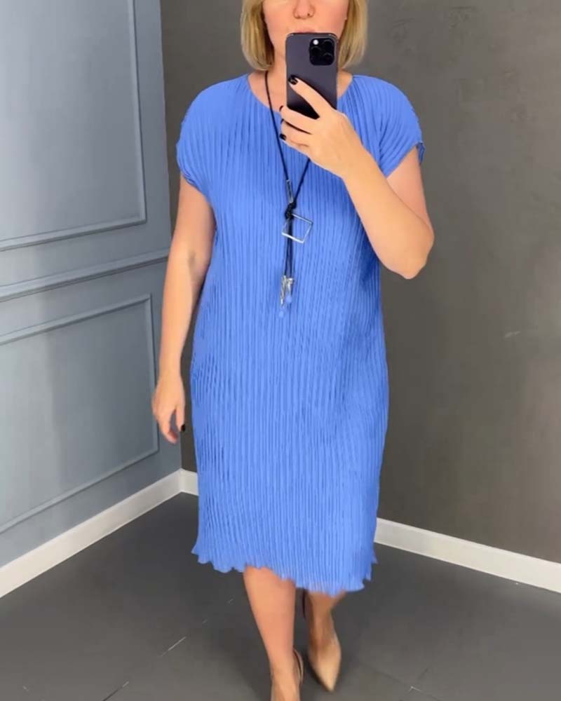 Short-sleeved pleated dress
