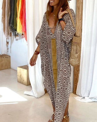 Loose and Vintage Dress in Vacation Style