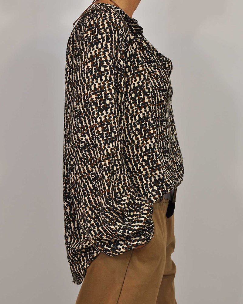 Retro style casual crew neck shirt