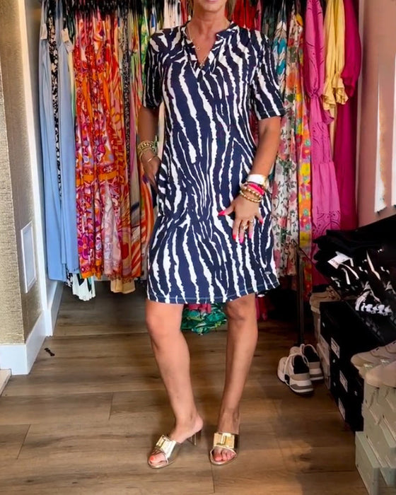 Contrast print pocket V-neck dress