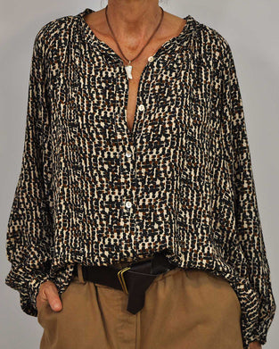 Retro style casual crew neck shirt