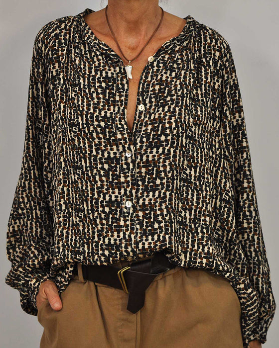 Retro style casual crew neck shirt