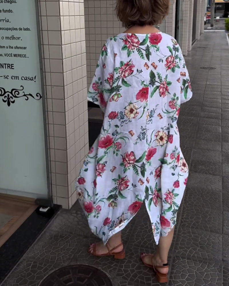 Rund hals, blomstret, halværmet kjole