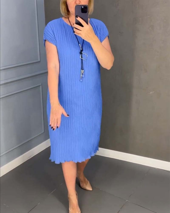 Short-sleeved pleated dress