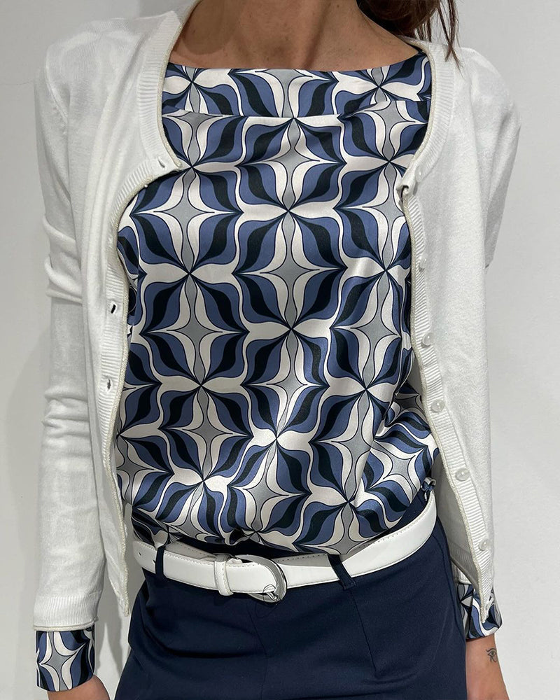 Long-sleeved floral patterned top