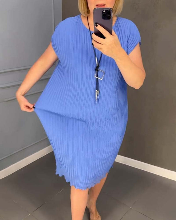Short-sleeved pleated dress