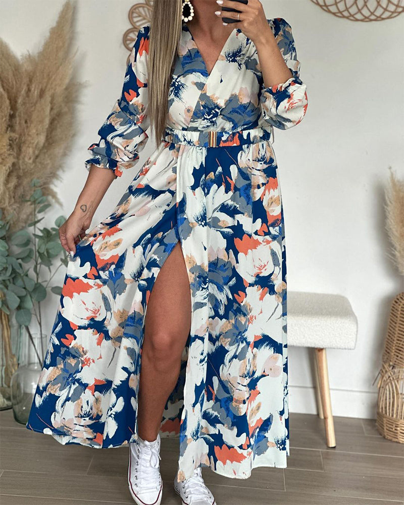 Elegant dress with floral print slit