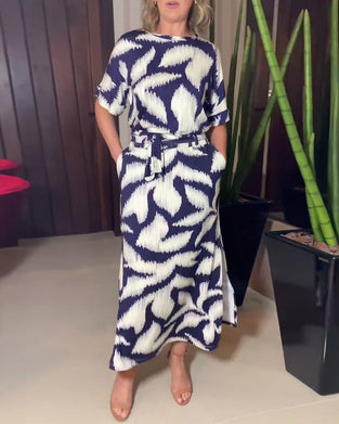 Elegant printed lace-up dress with pockets