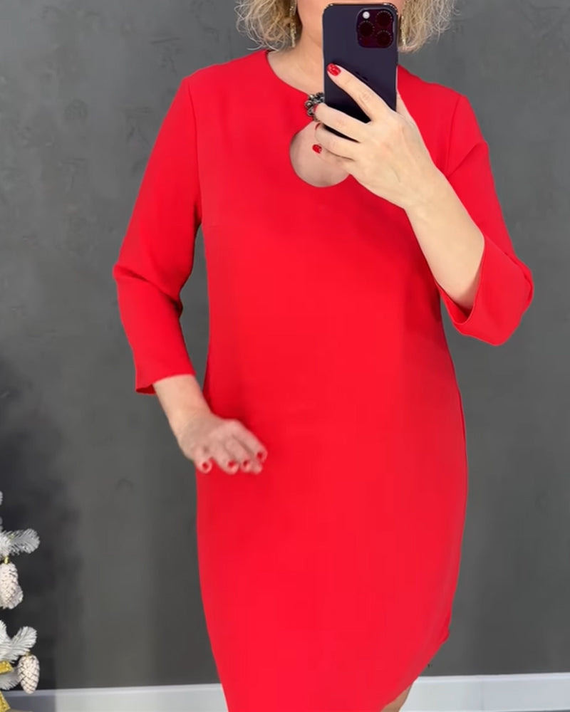 Elegant Solid Color Dress with Round Neck