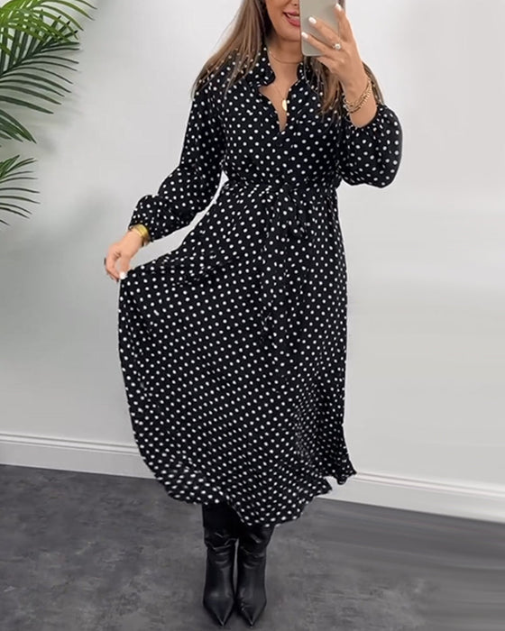 Elegant dress with polka dot print lapel