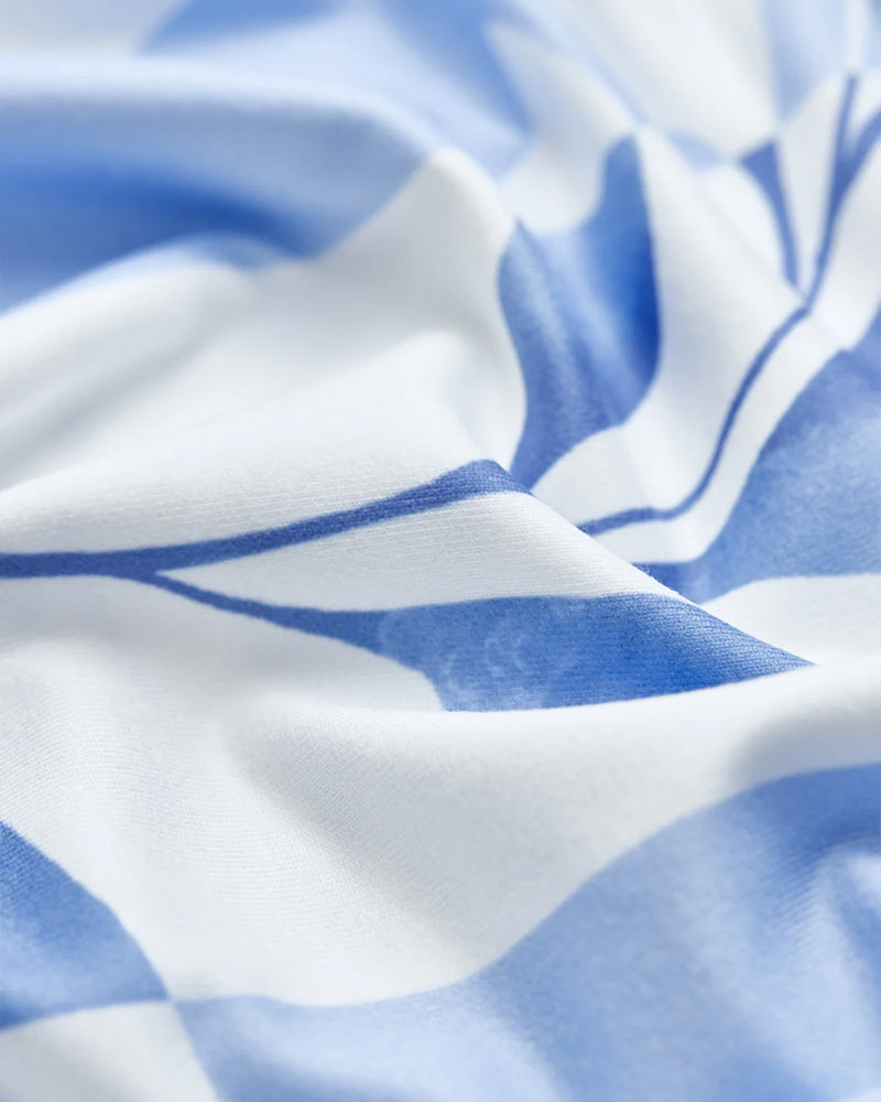 Slim-fitting short-sleeved dress