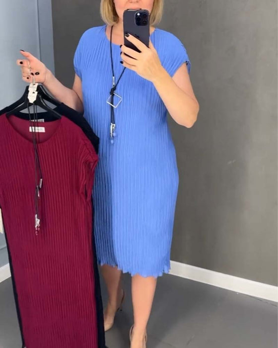 Short-sleeved pleated dress