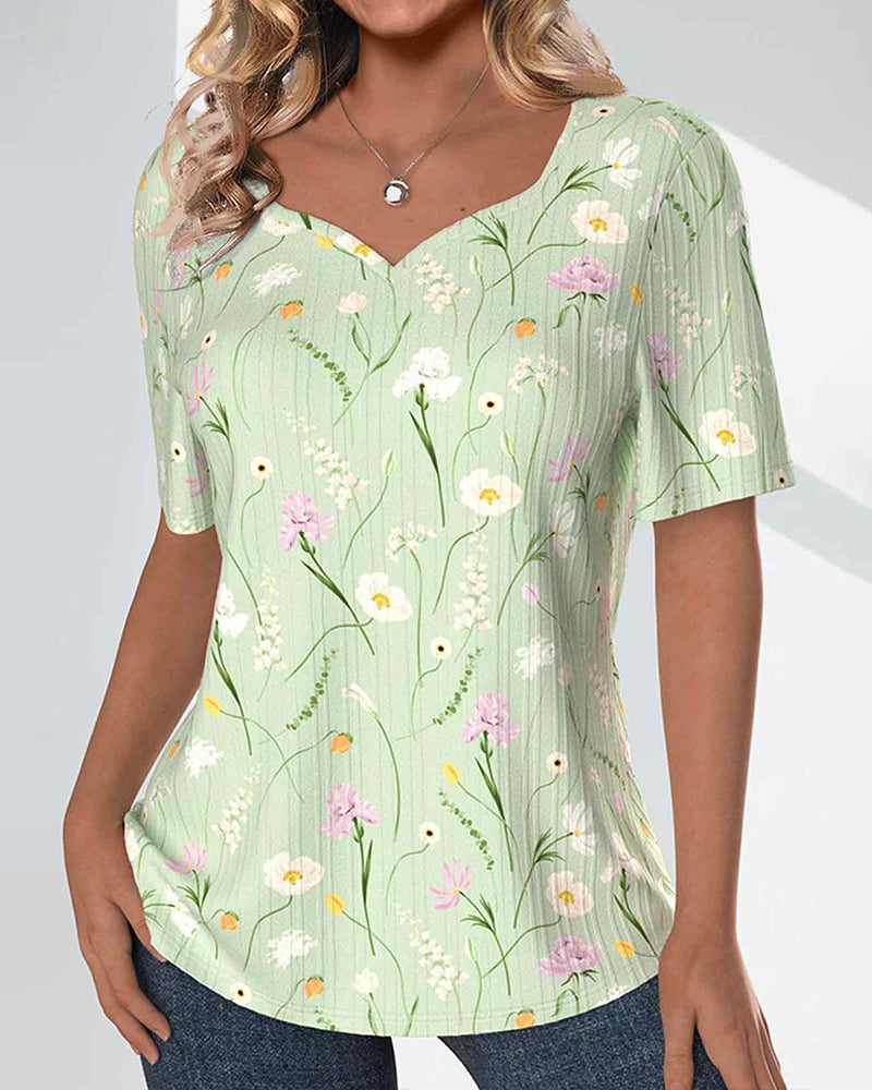 Short-sleeved floral top