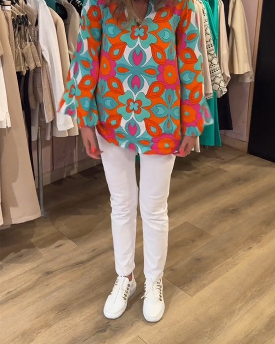 Loose and versatile printed blouse