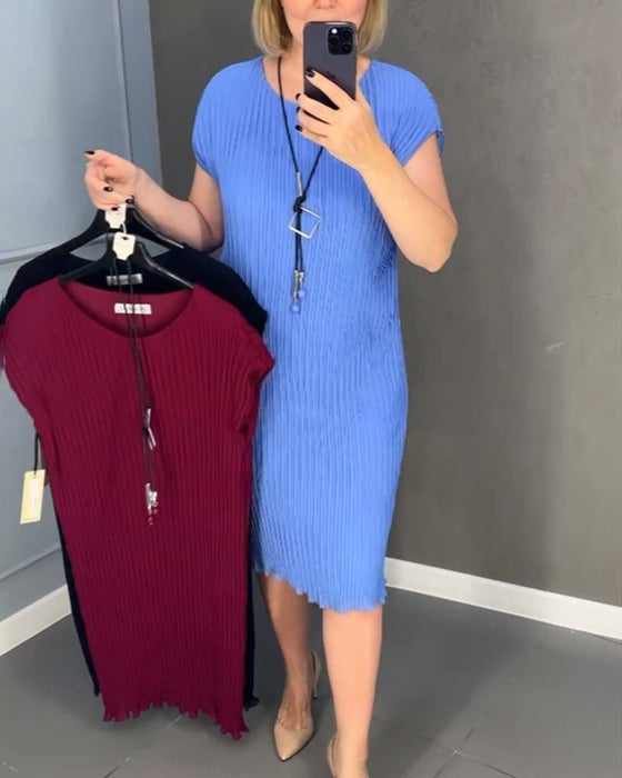 Short-sleeved pleated dress