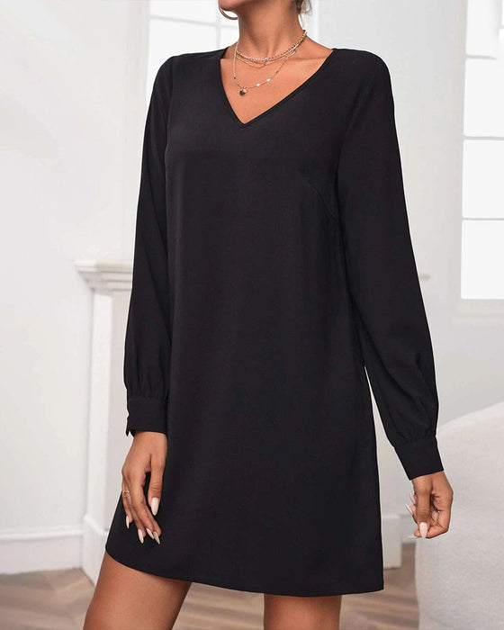 Long-sleeved solid color dress