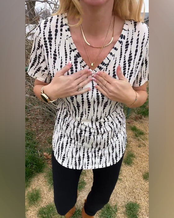 Printed Short-Sleeved V-Neck T-Shirt