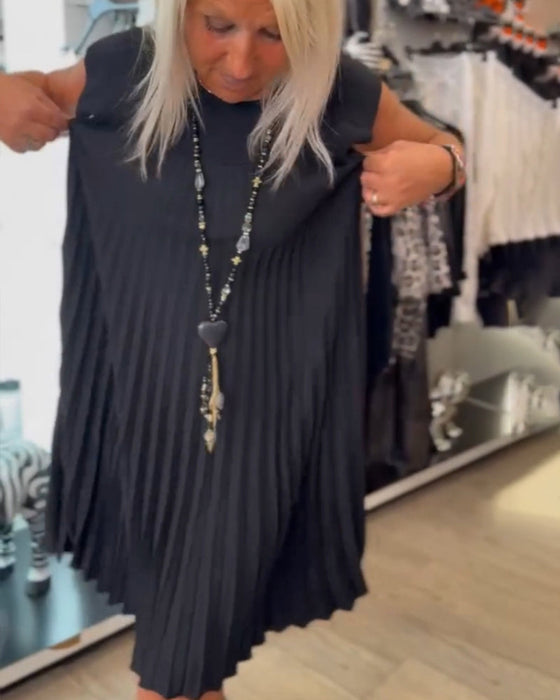 Round Neck Solid Color Pleated Casual Dress