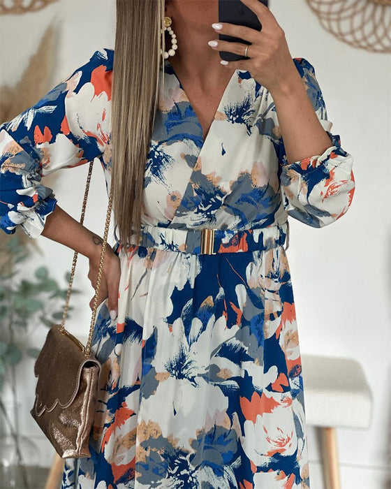 Elegant dress with floral print slit
