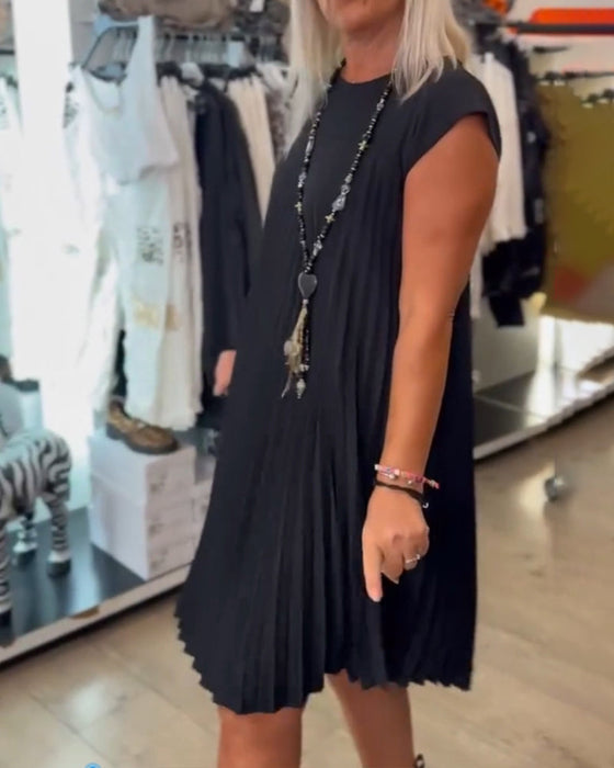Round Neck Solid Color Pleated Casual Dress