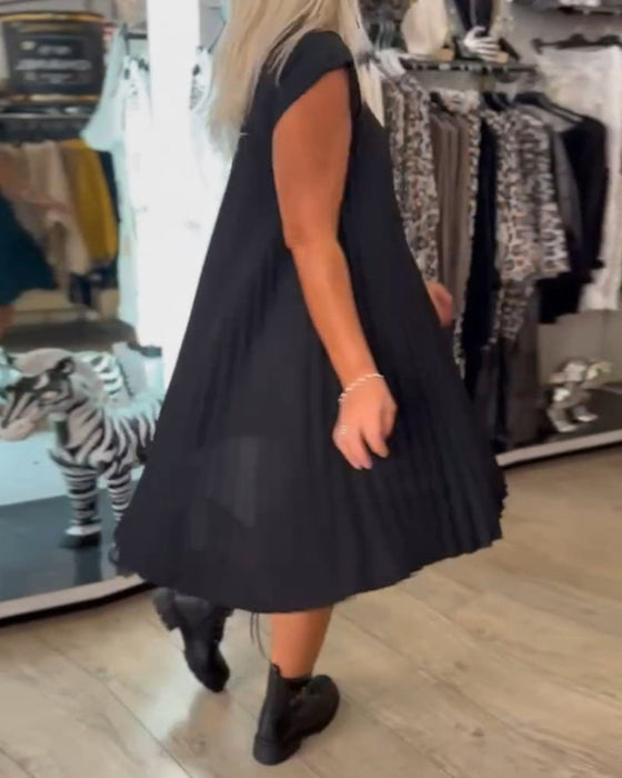 Round Neck Solid Color Pleated Casual Dress