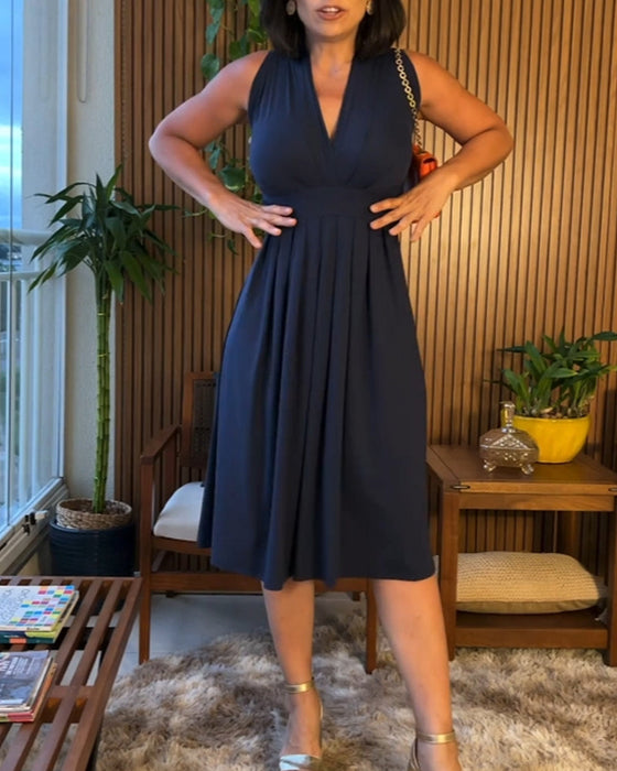 V-neck sleeveless waist-cinching dress