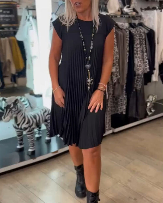Round Neck Solid Color Pleated Casual Dress