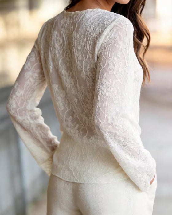Round Neck Lace Sheer Fitted Blouse