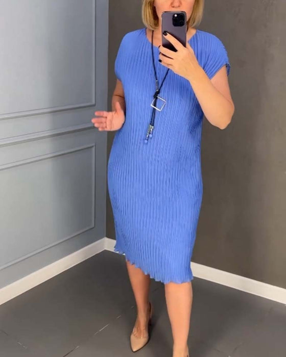 Short-sleeved pleated dress