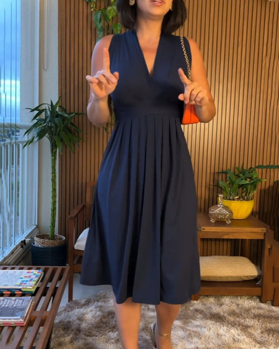 V-neck sleeveless waist-cinching dress