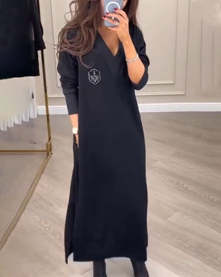 Elegant dress with v-neck side slit