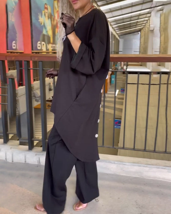 Loose-fitting long-sleeved top