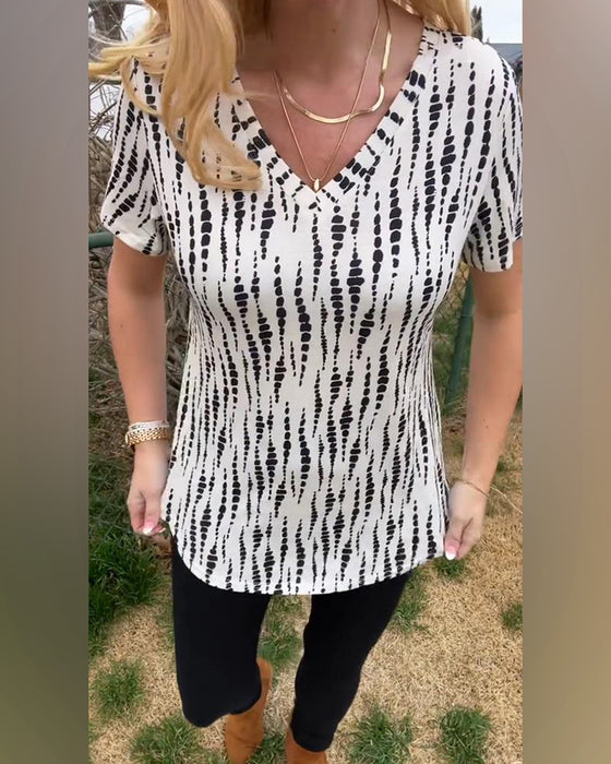 Printed Short-Sleeved V-Neck T-Shirt