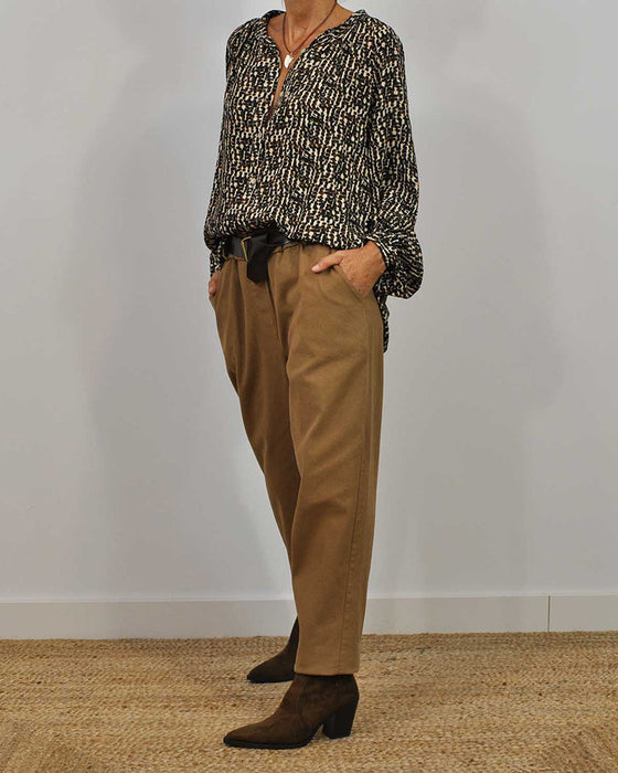 Retro style casual crew neck shirt