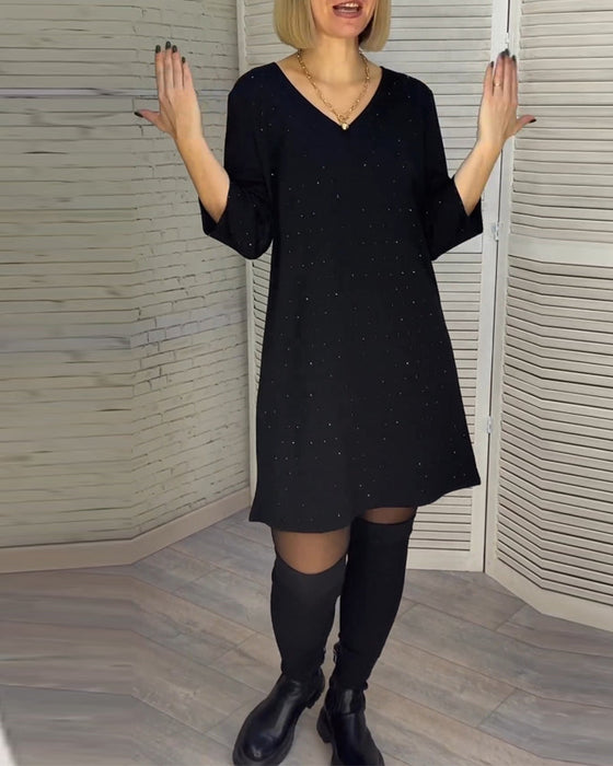 Elegant v-neck dress with three-quarter sleeves
