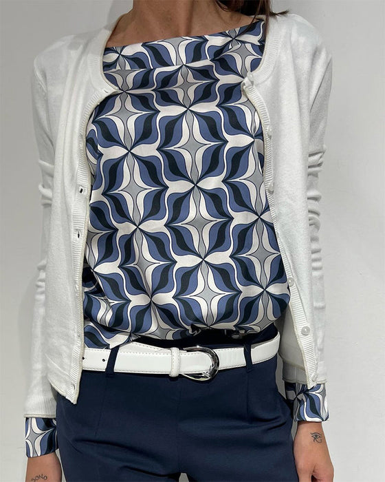 Long-sleeved floral patterned top